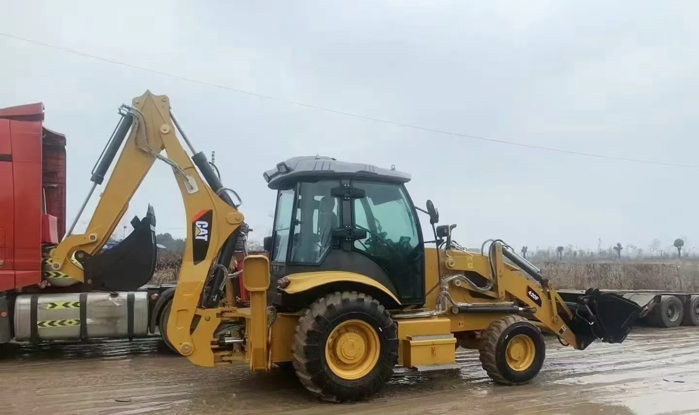 Retroexcavadora CATERPILLAR 420 (2025) - Foto # 2