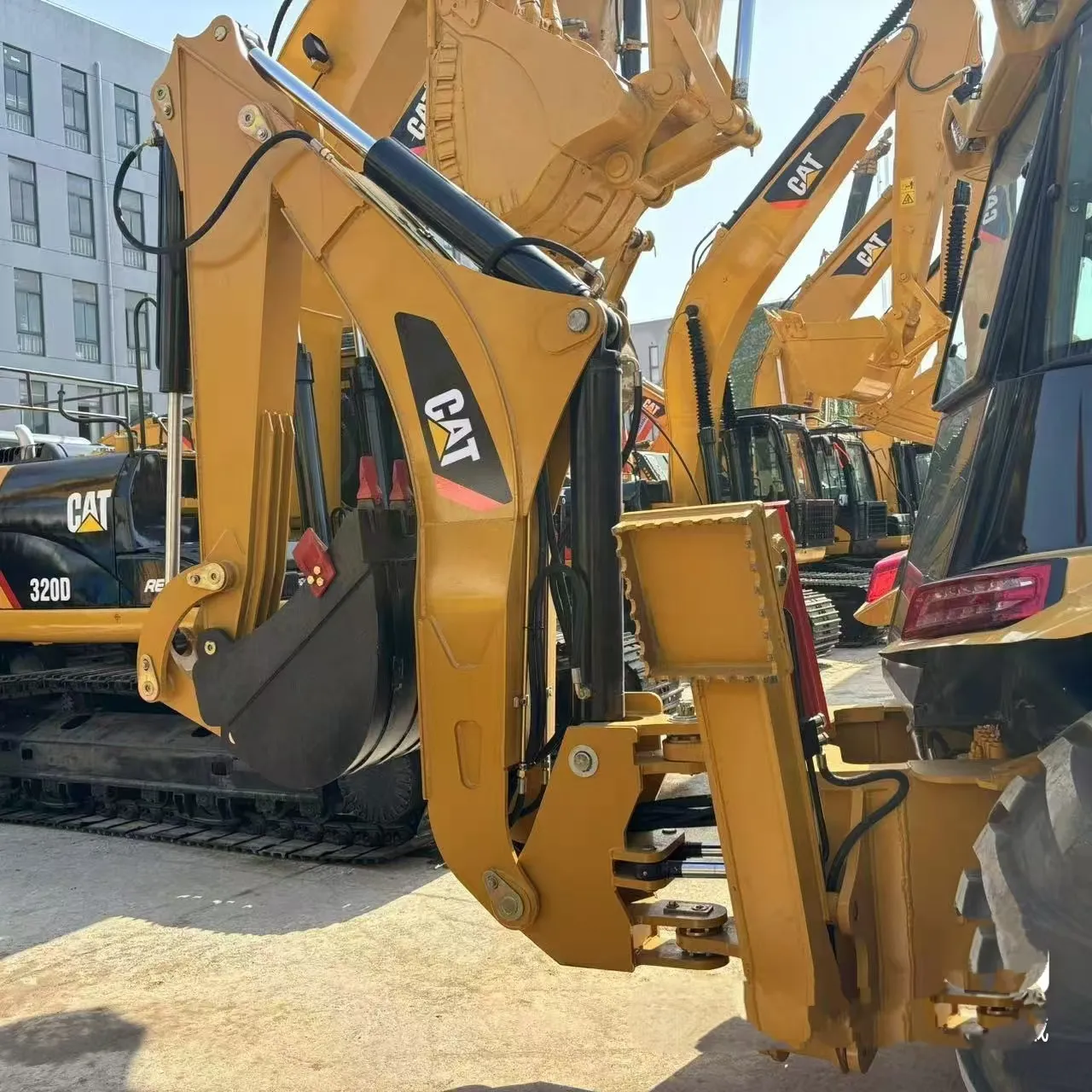 Retroexcavadora CATERPILLAR 420 (2025) - Foto # 4