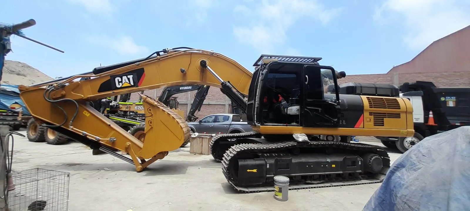 Excavadora CATERPILLAR 330D2L (2018)