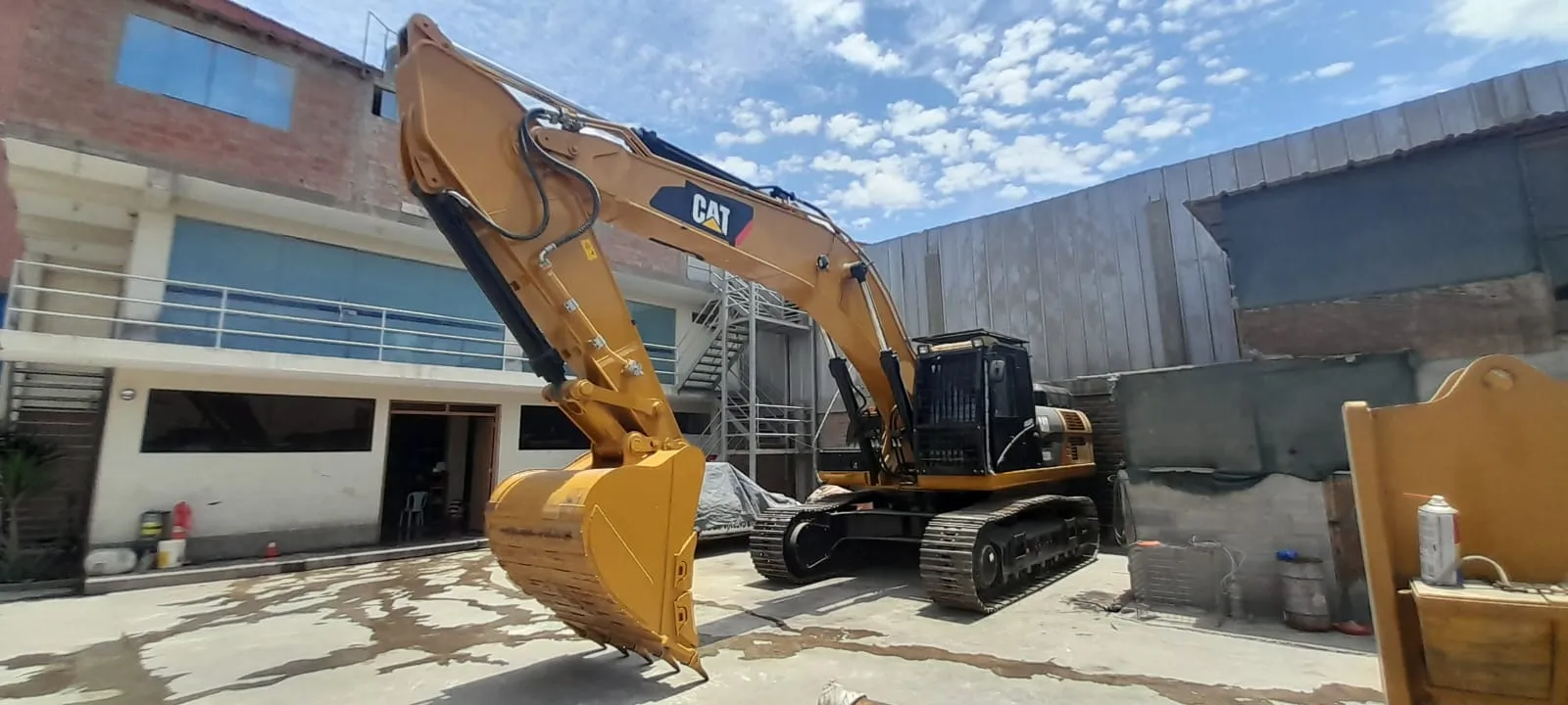 Excavadora CATERPILLAR 330D2L (2018) - Foto # 3