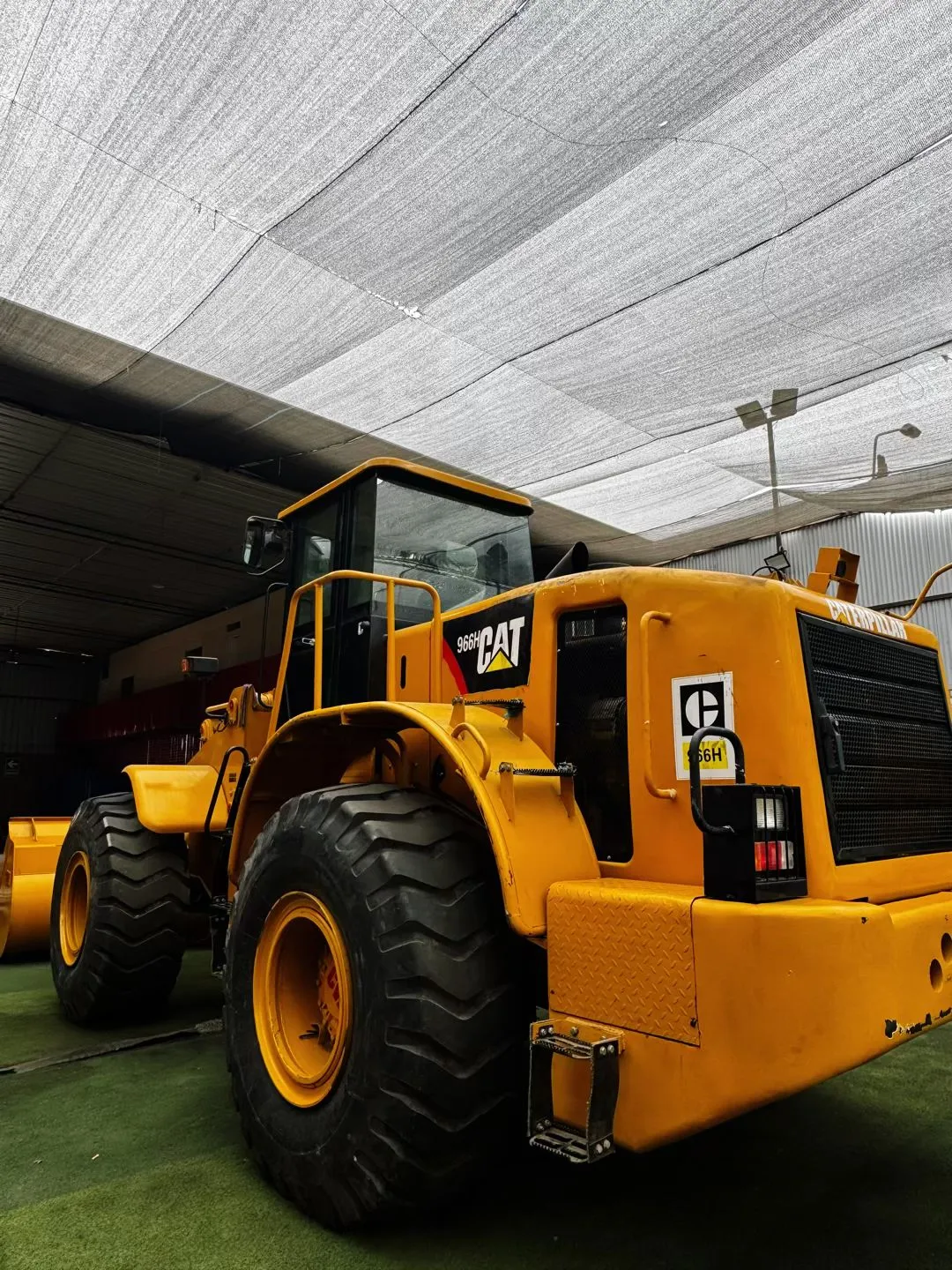 Cargador frontal CATERPILLAR 966H (2017) - Foto # 2