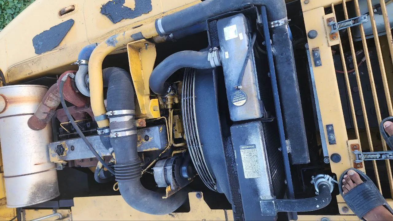 Excavadora JOHN DEERE 270C LC (2006) - Foto # 4