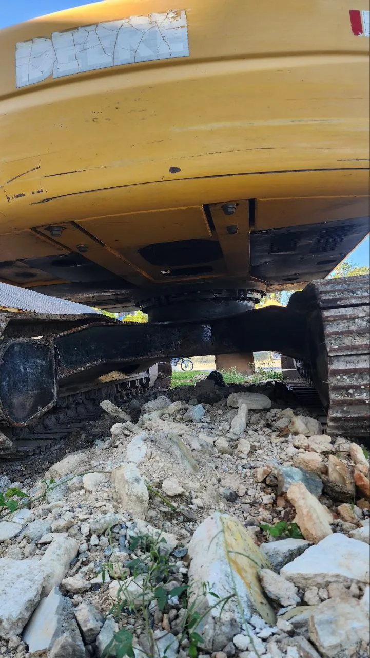 Excavadora JOHN DEERE 270C LC (2006) - Foto # 6