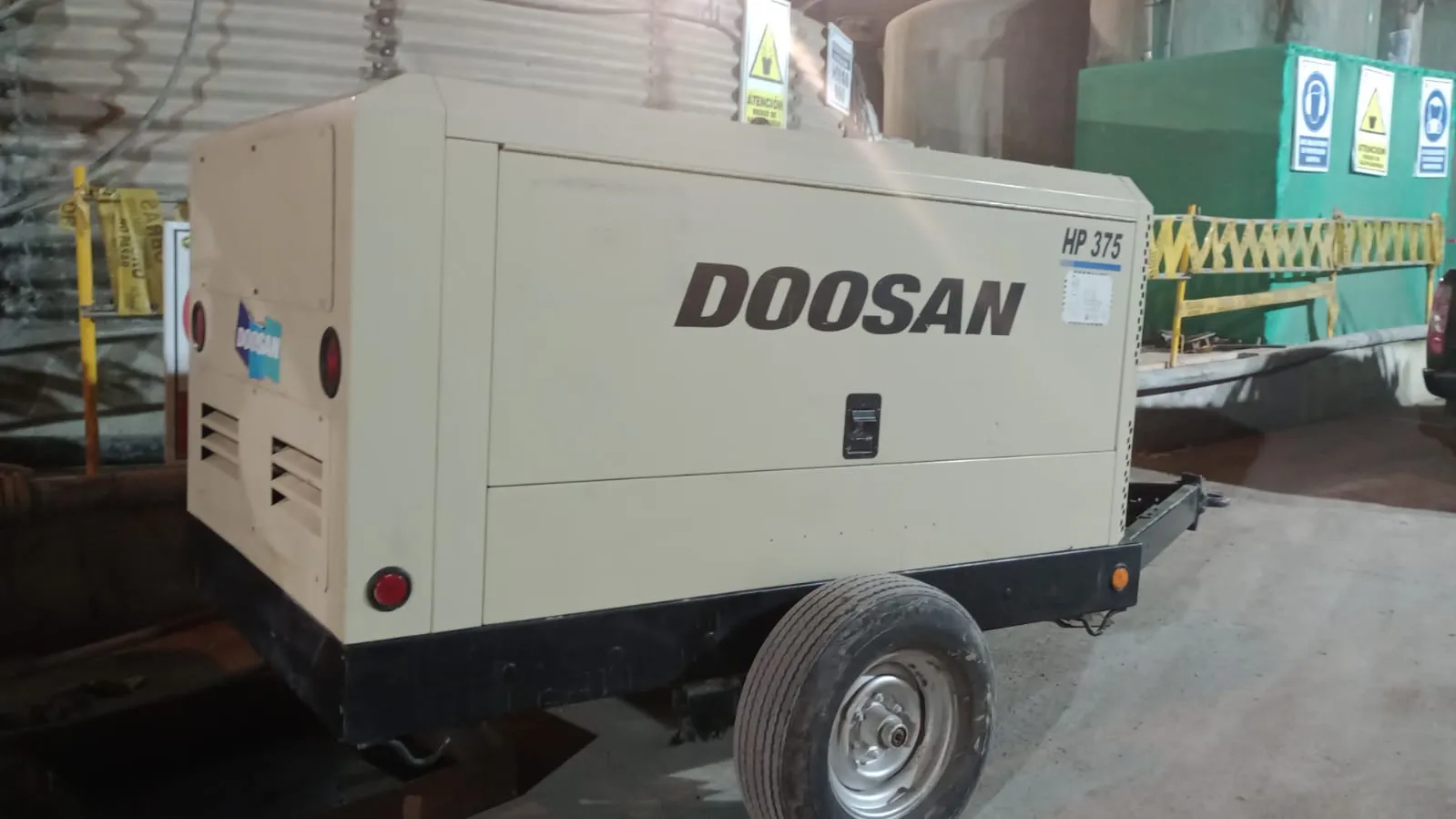Compresora de aire DOOSAN HP 375WCU (2012)