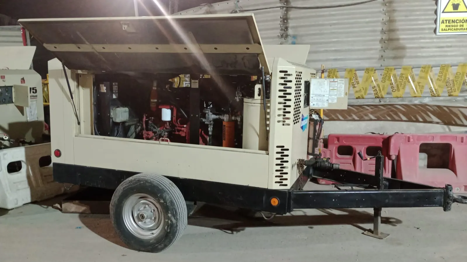 Compresora de aire DOOSAN HP 375WCU (2012) - Foto # 3