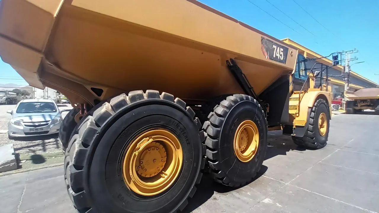 Volquete CATERPILLAR 745 (2019)