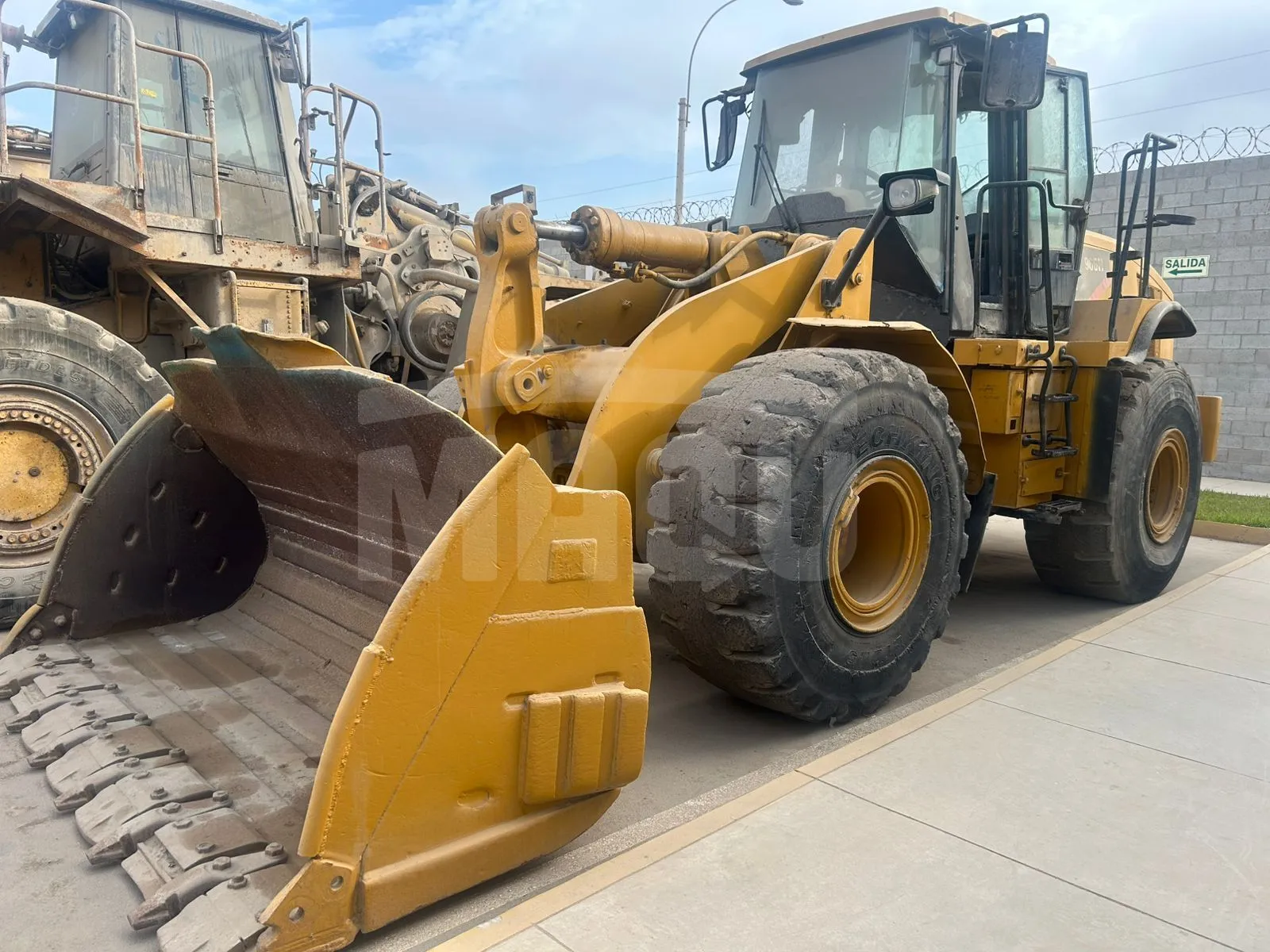 Cargador frontal CATERPILLAR 966H (2014)