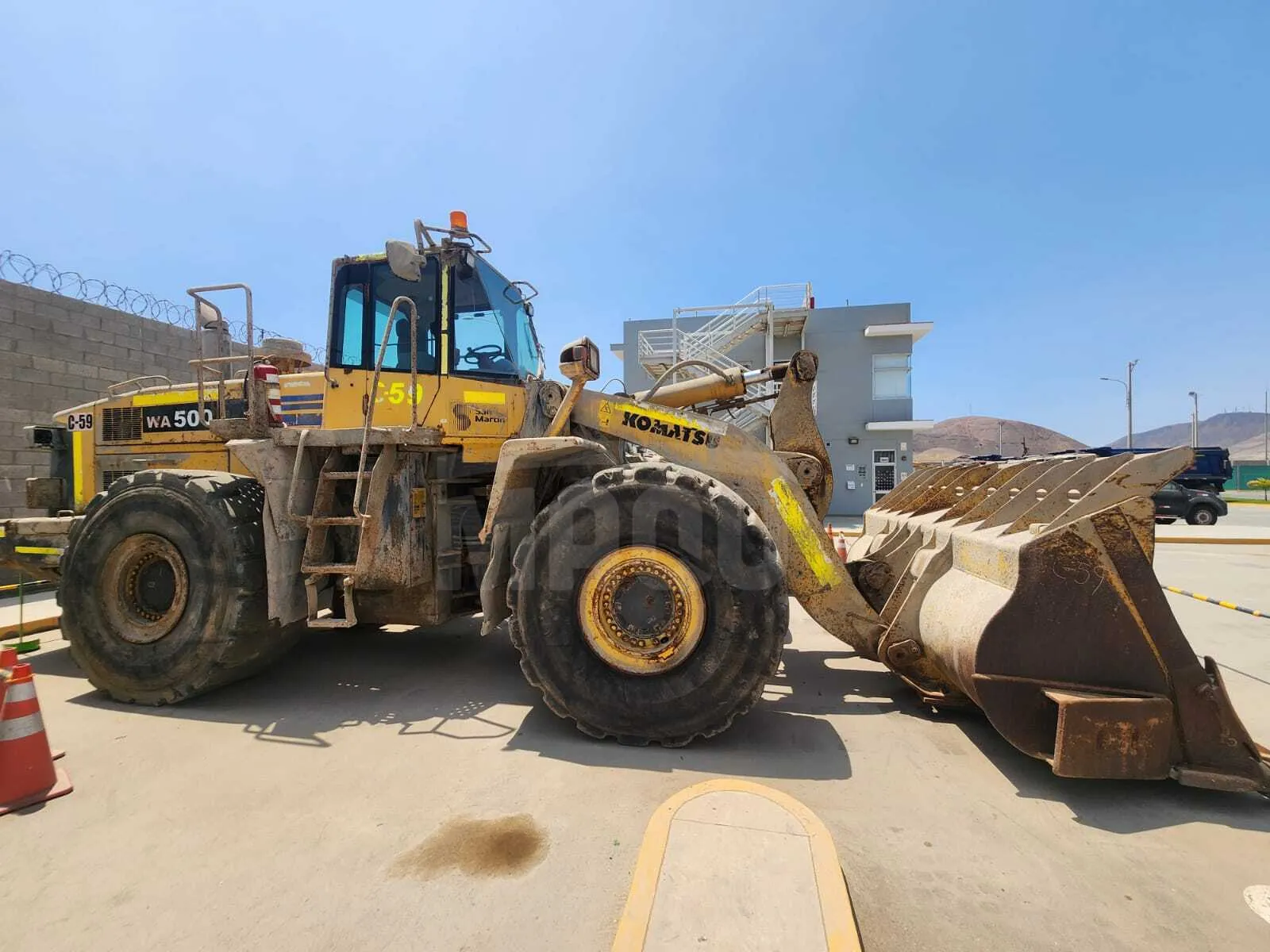 Cargador frontal KOMATSU WA500-6 (2010)