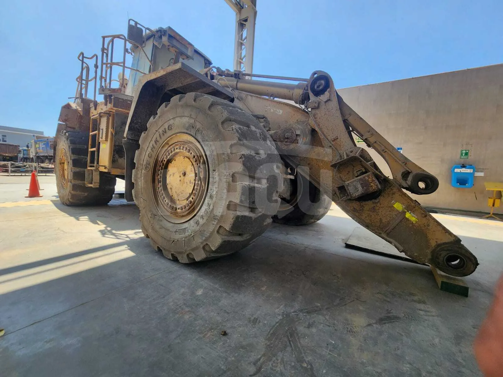 Cargador frontal CATERPILLAR 988H (2010)