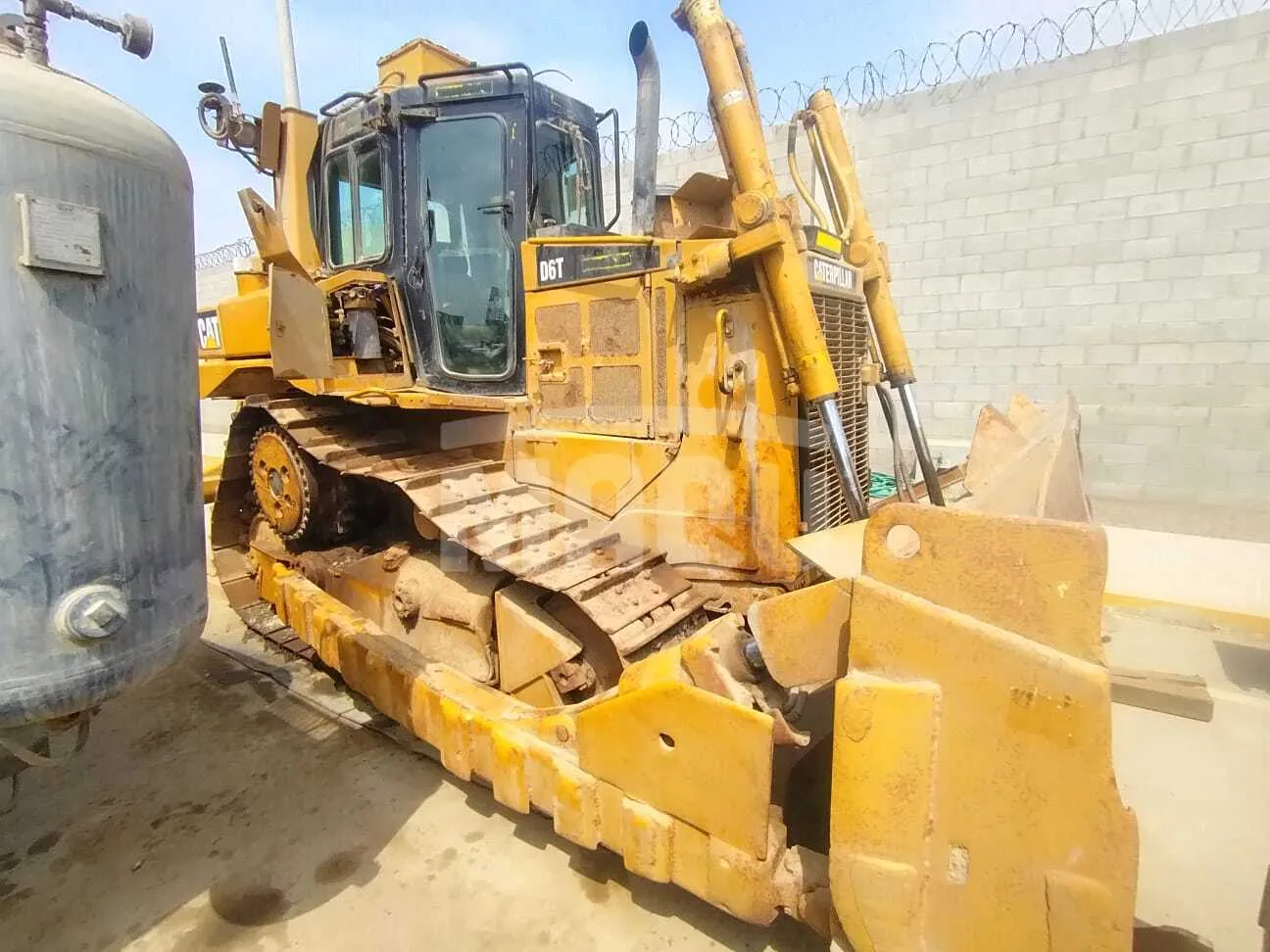 Tractor de oruga CATERPILLAR D6T (2013) - Foto # 3