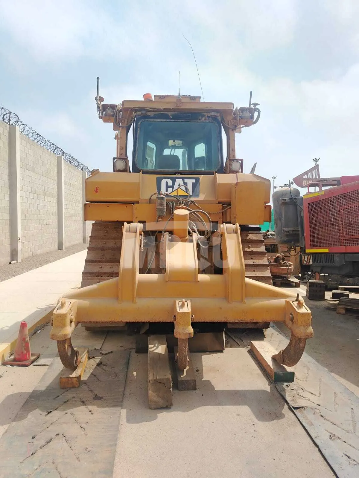 Tractor de oruga CATERPILLAR D6T (2013) - Foto # 4