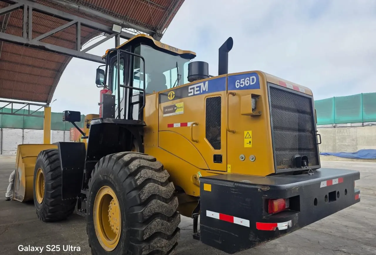 Cargador frontal SEM 656D (2023)