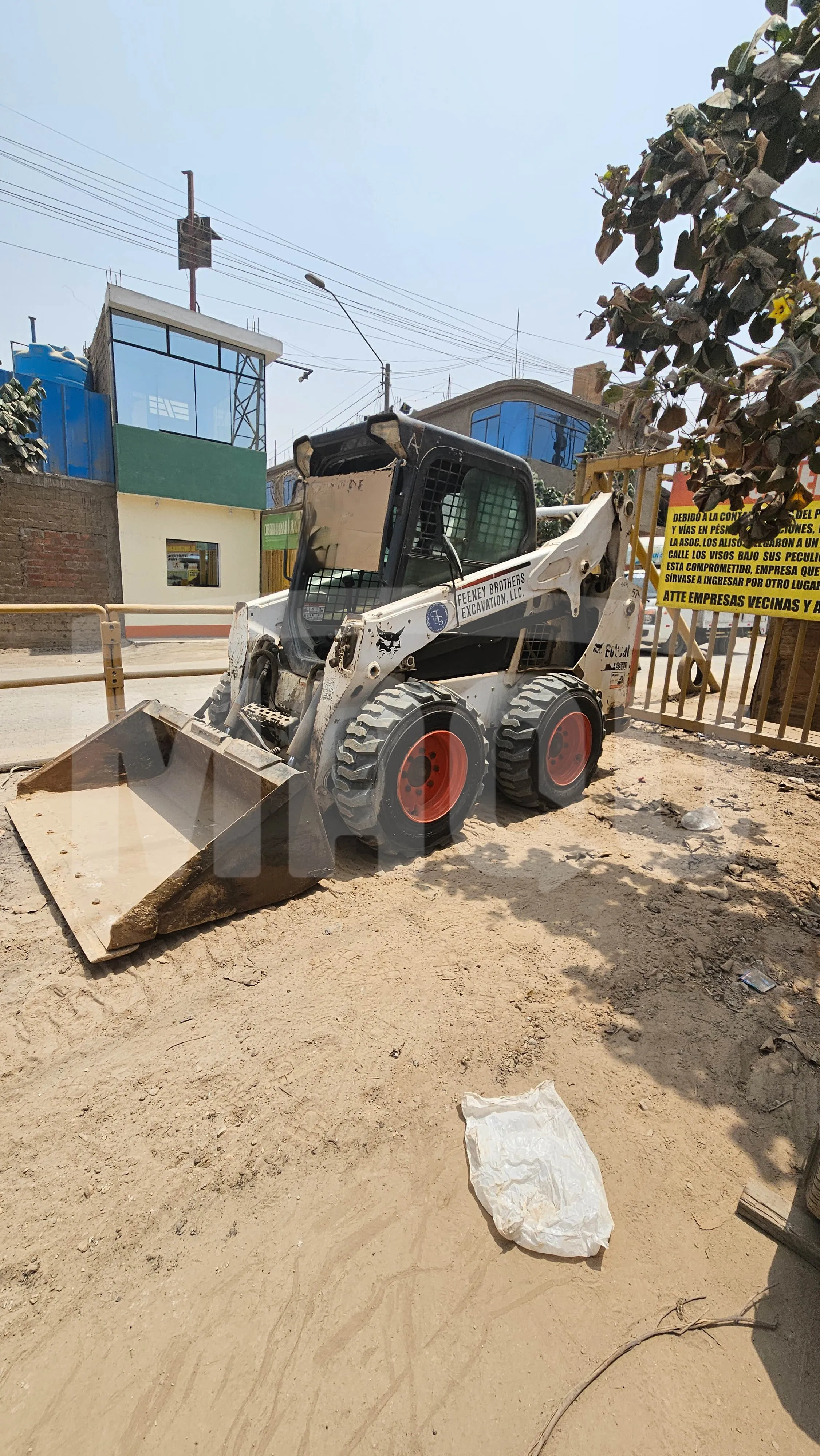 Minicargador BOBCAT S570 (2013) - Foto # 2