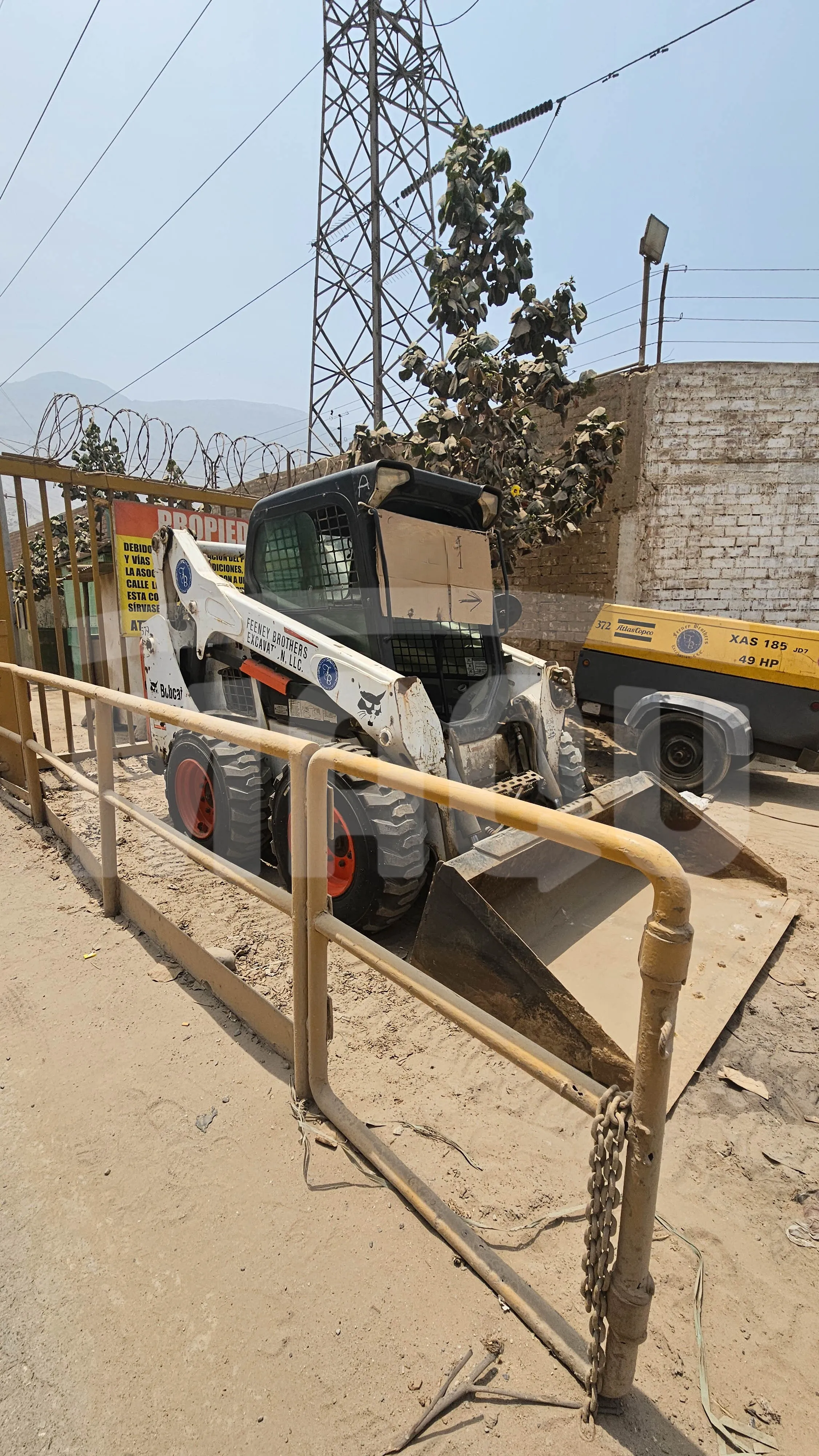 Minicargador BOBCAT S570 (2013) - Foto # 3