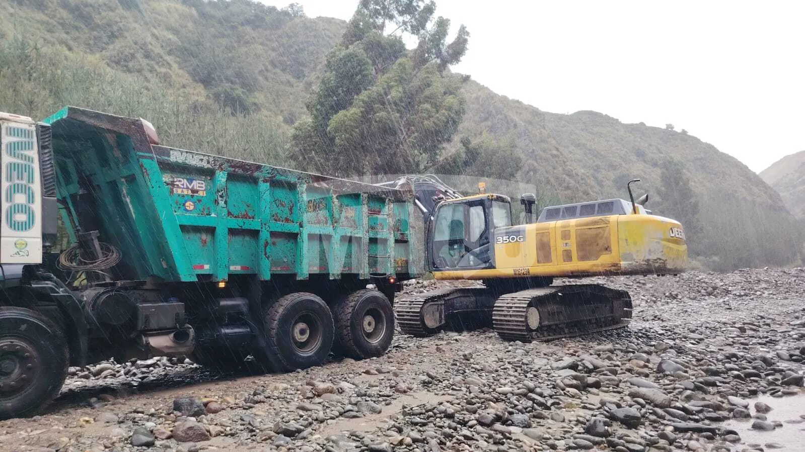 Excavadora sobre orugas JOHN DEERE 350GLC (2016) - Foto # 3