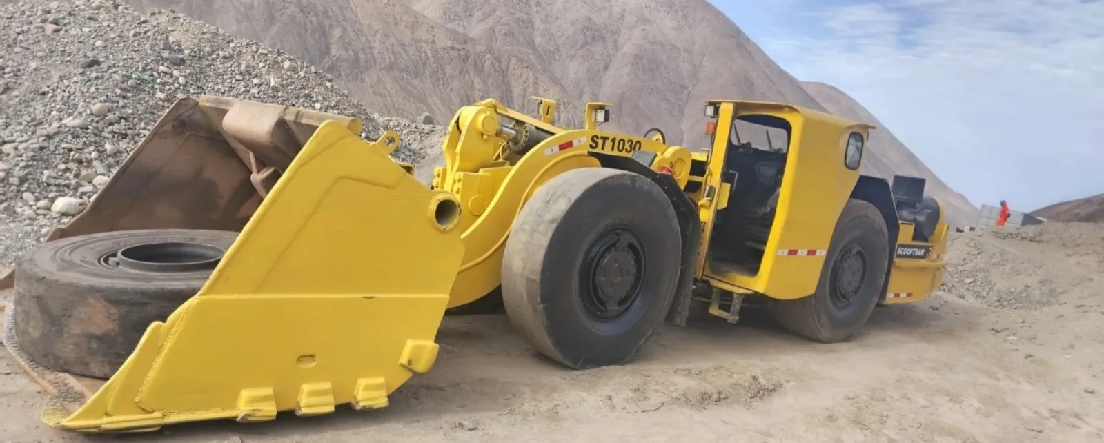 Cargador de bajo perfil ATLAS COPCO ST1030 (2012)