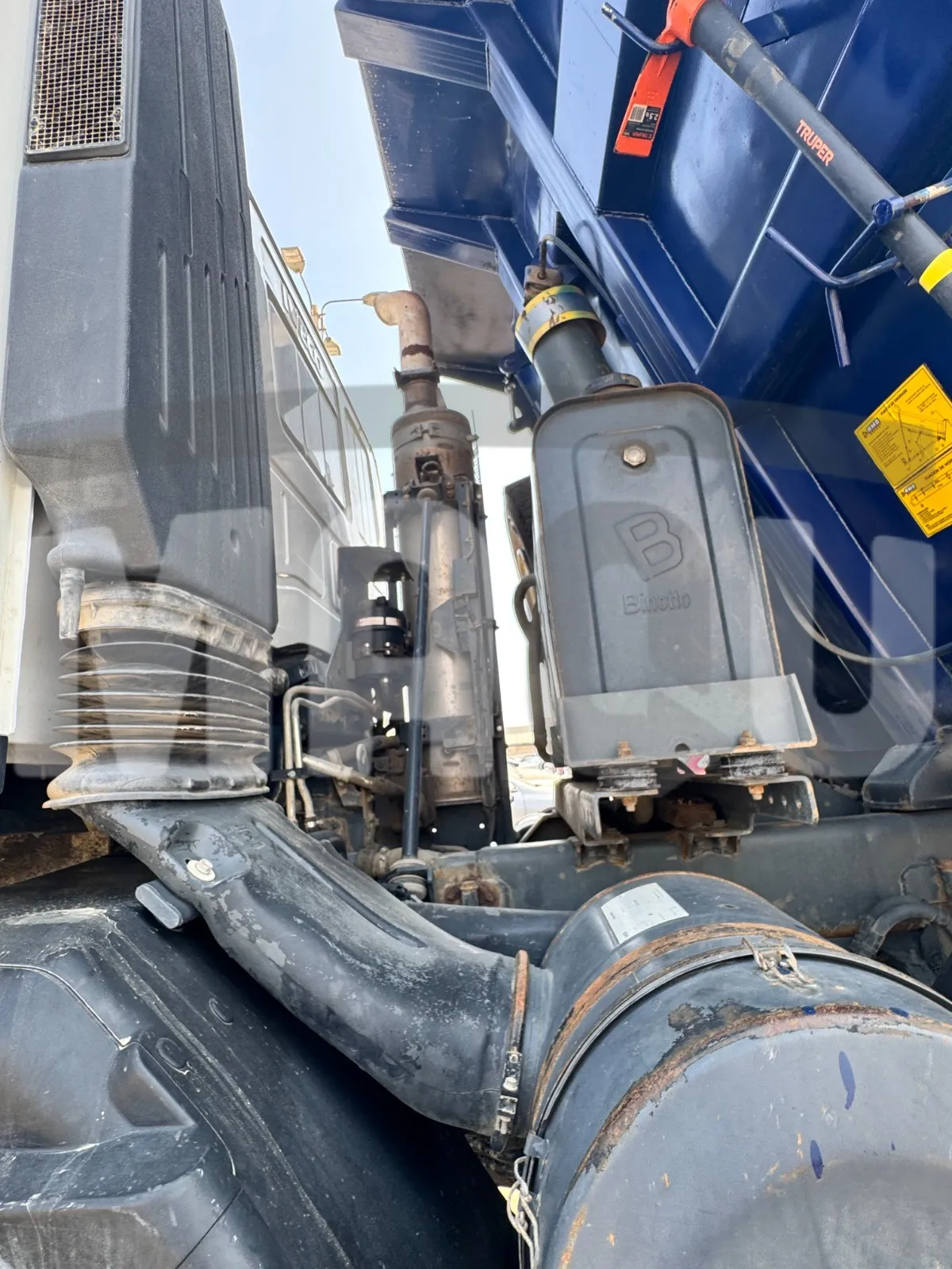 Volquete IVECO TRAKKER AD410T50H (2023) - Foto # 4