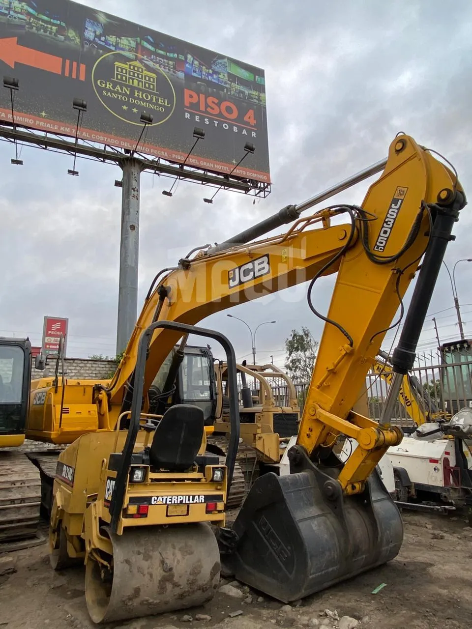 Excavadora sobre orugas JCB JS305LC (2018)