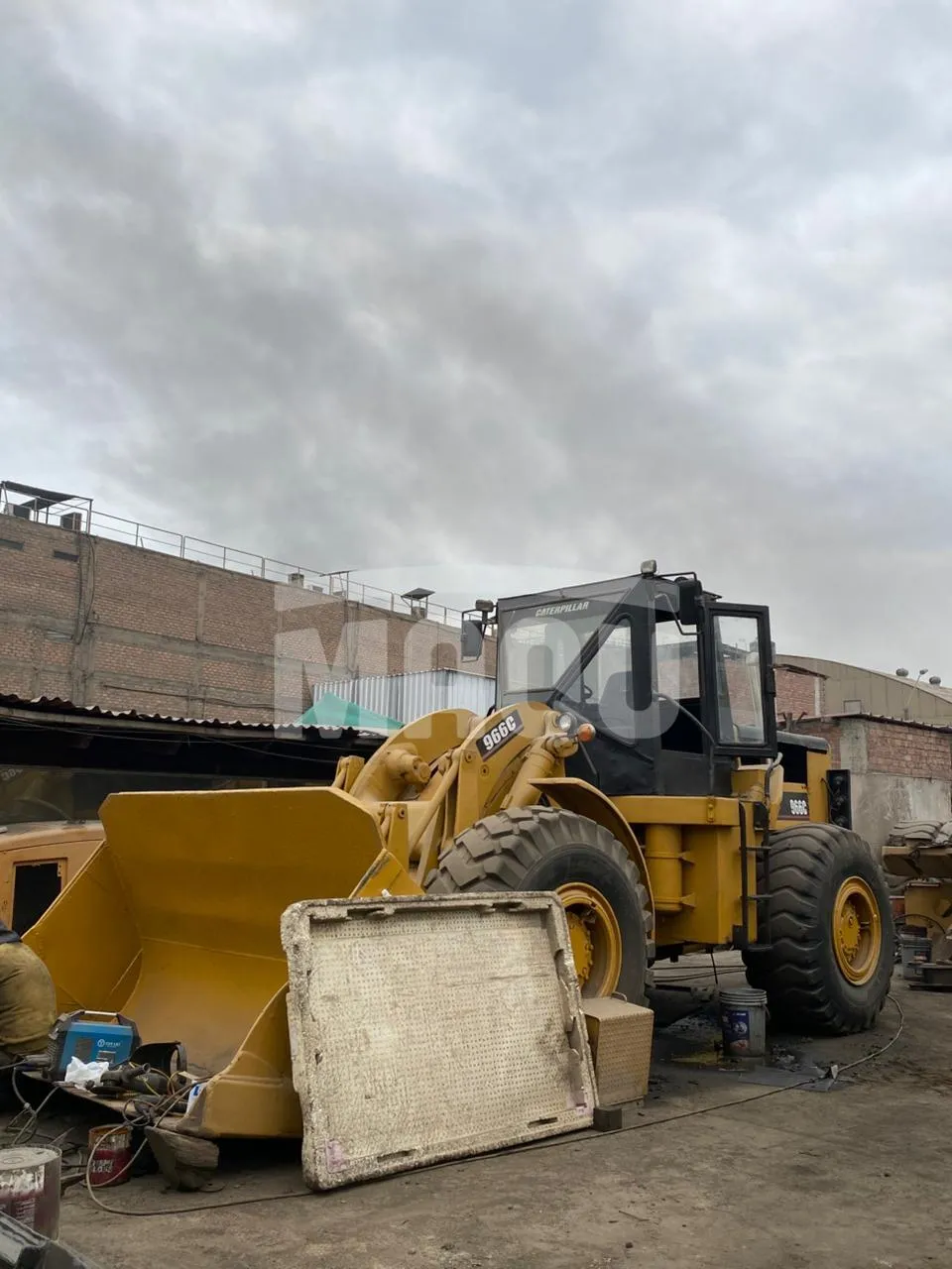 Cargador frontal CATERPILLAR 966C (1990)