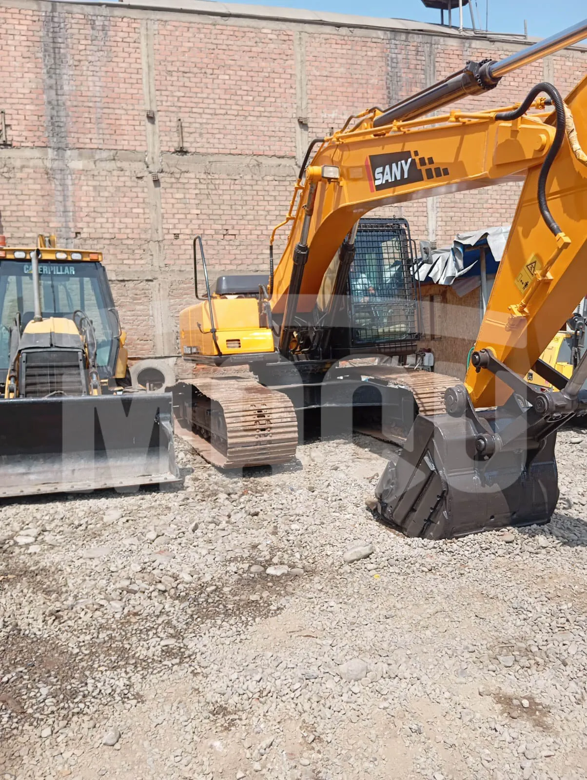 Excavadora sobre orugas SANY SY215C-9LC (2014)