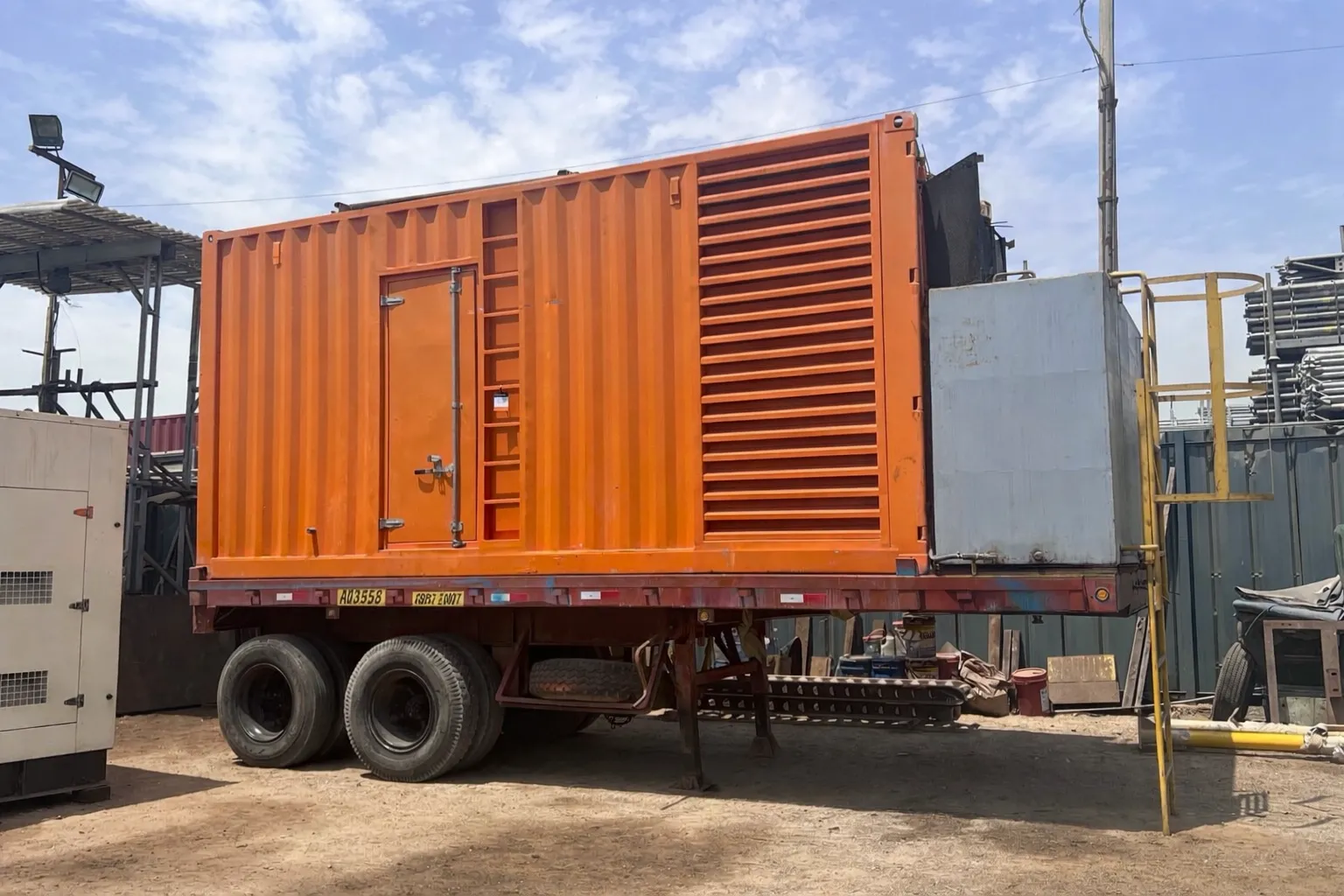 Grupo electrógeno CUMMINS KTA50 (2005) - Foto # 2