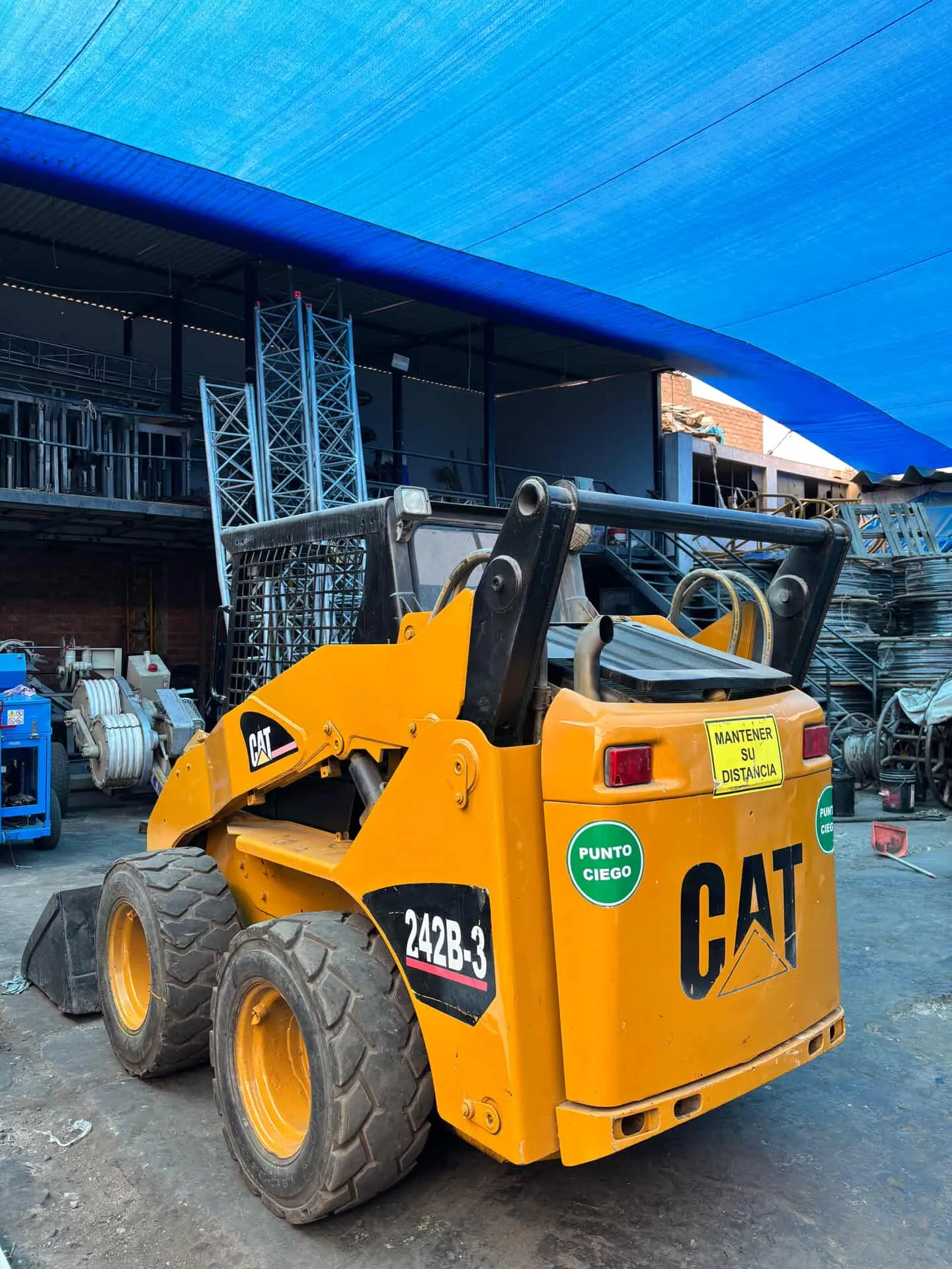 Minicargador CATERPILLAR 242B (2011) - Foto # 5