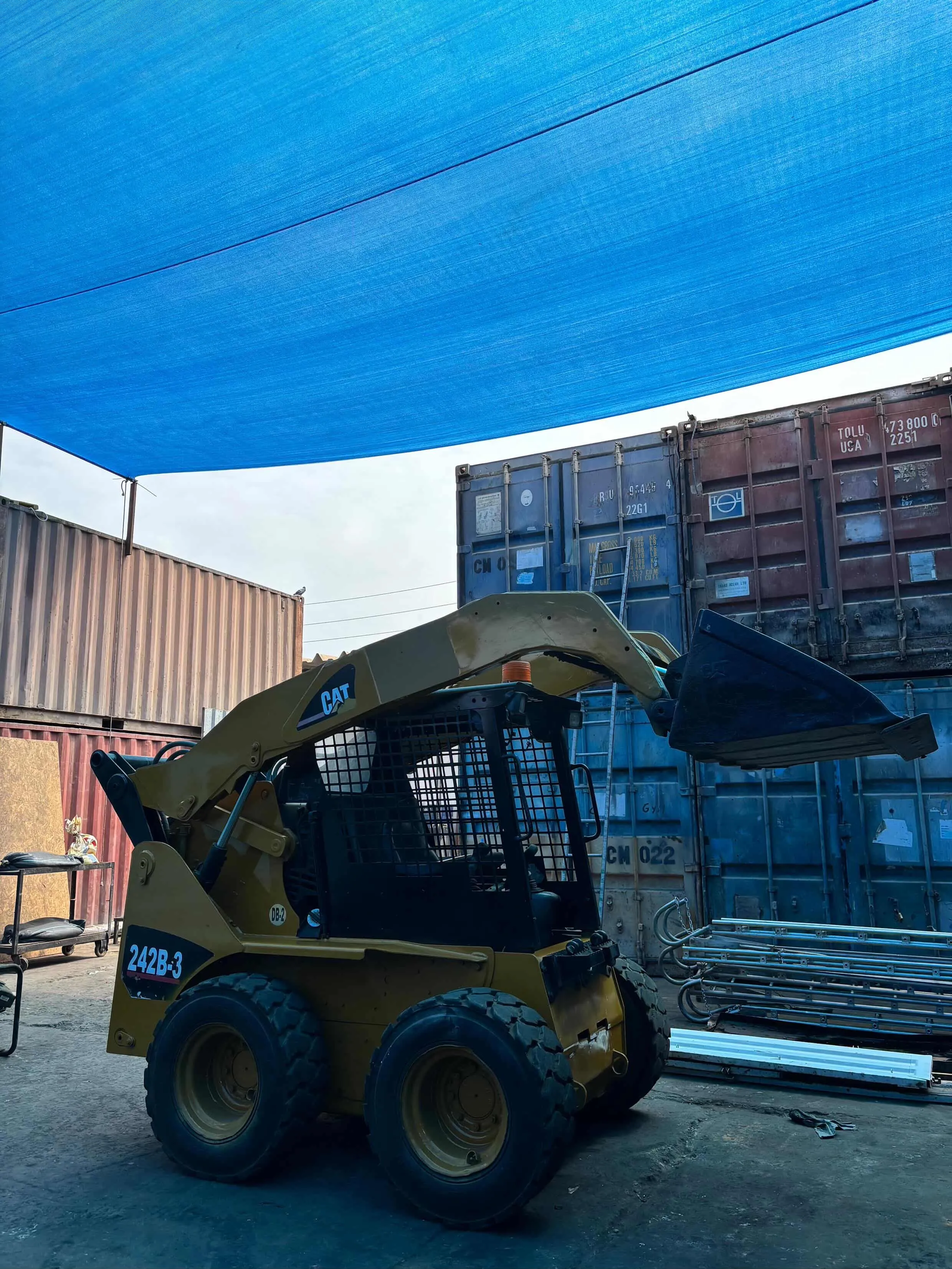 Minicargador CATERPILLAR 242B (2011) - Foto # 6