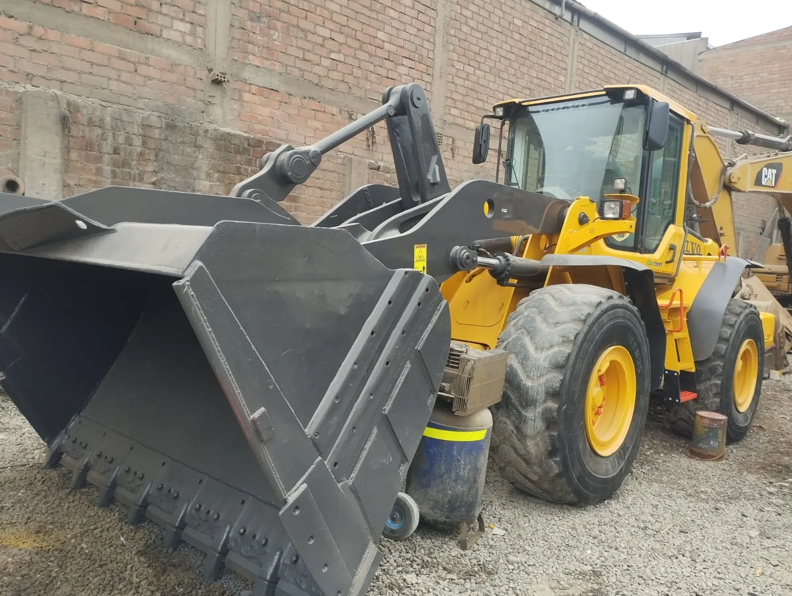 Cargador frontal VOLVO L120F (2011) - Foto # 3