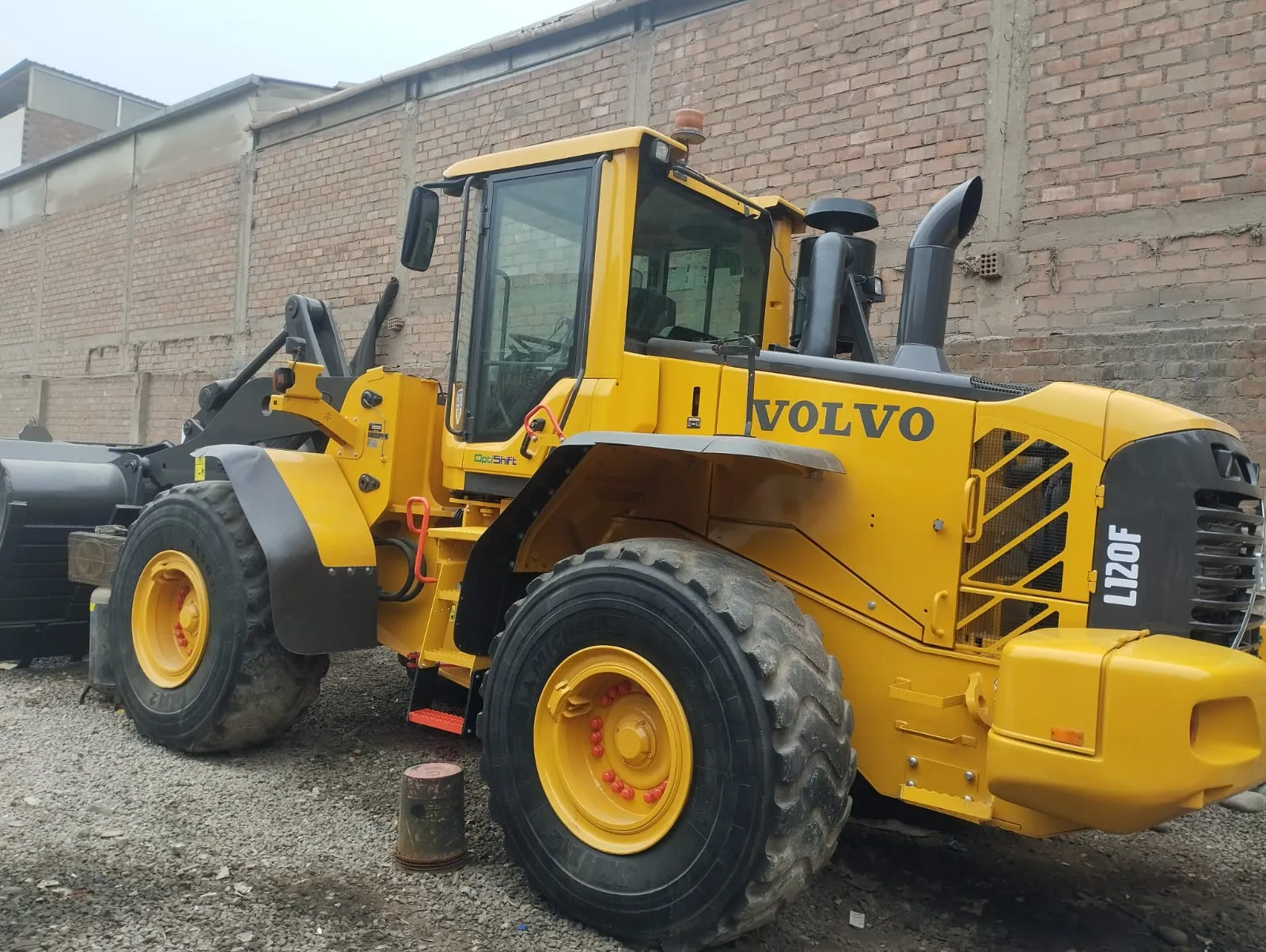 Cargador frontal VOLVO L120F (2011) - Foto # 4