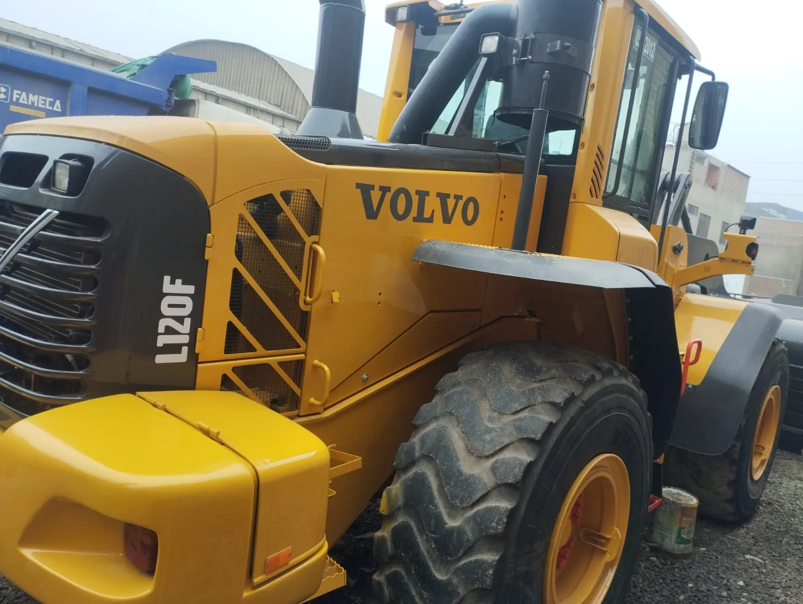 Cargador frontal VOLVO L120F (2012)