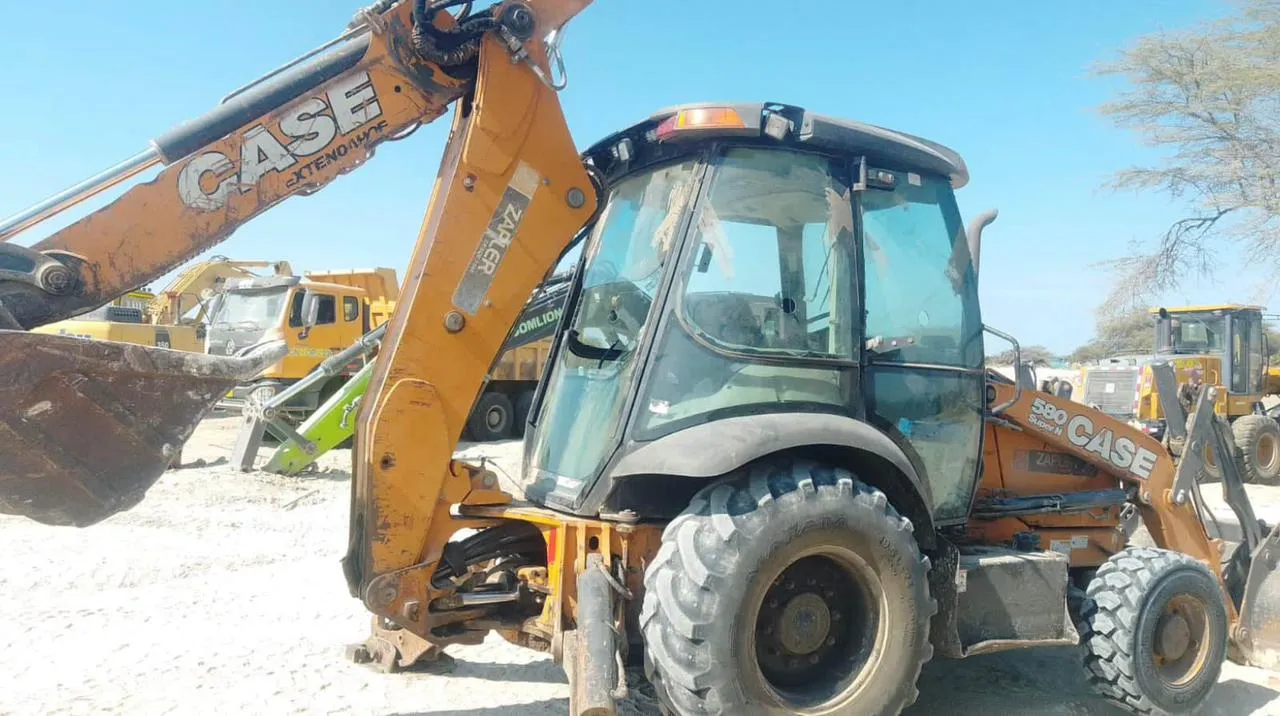Retroexcavadora CASE 580SN (2019)