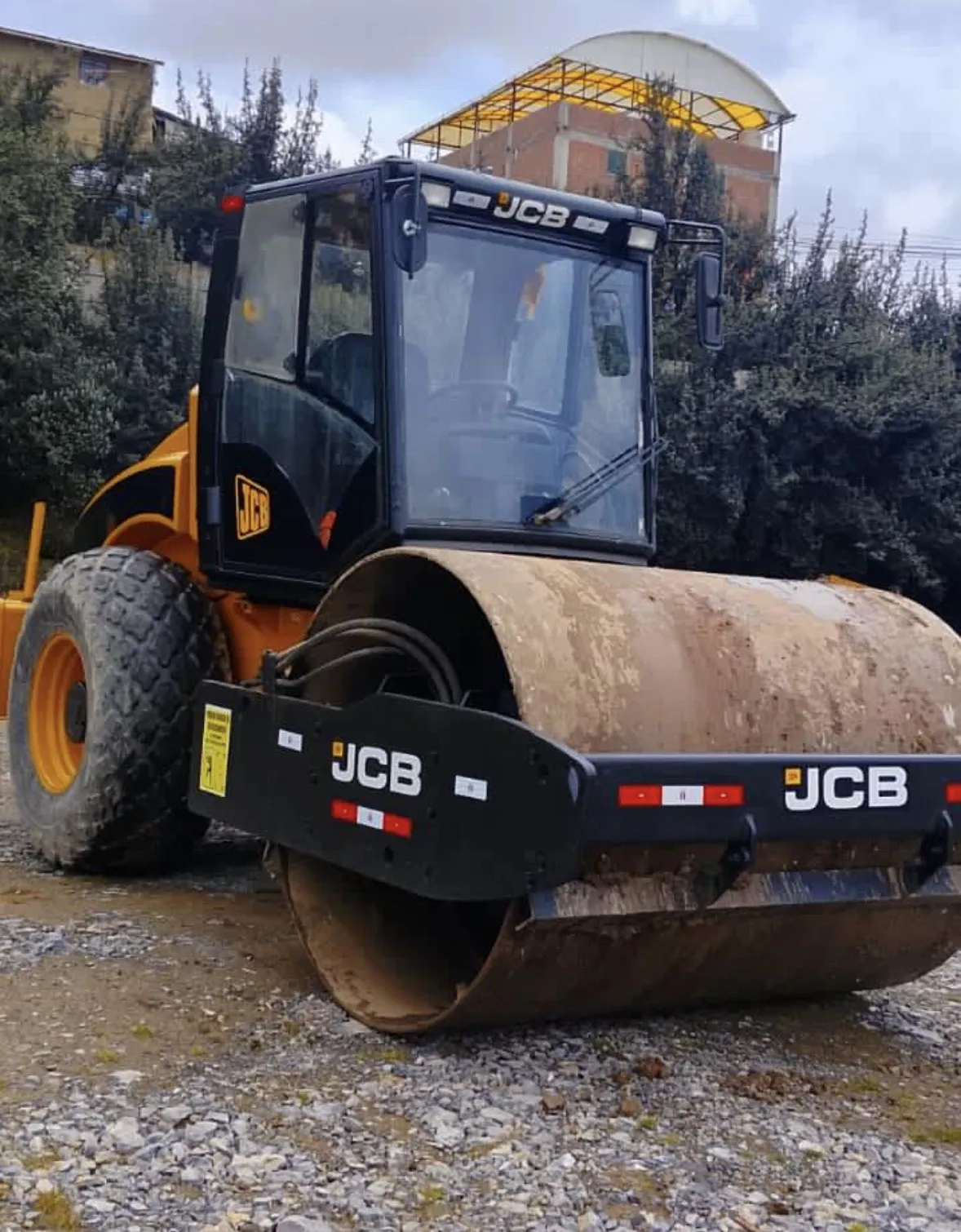 Rodillo JCB VM115 (2017)