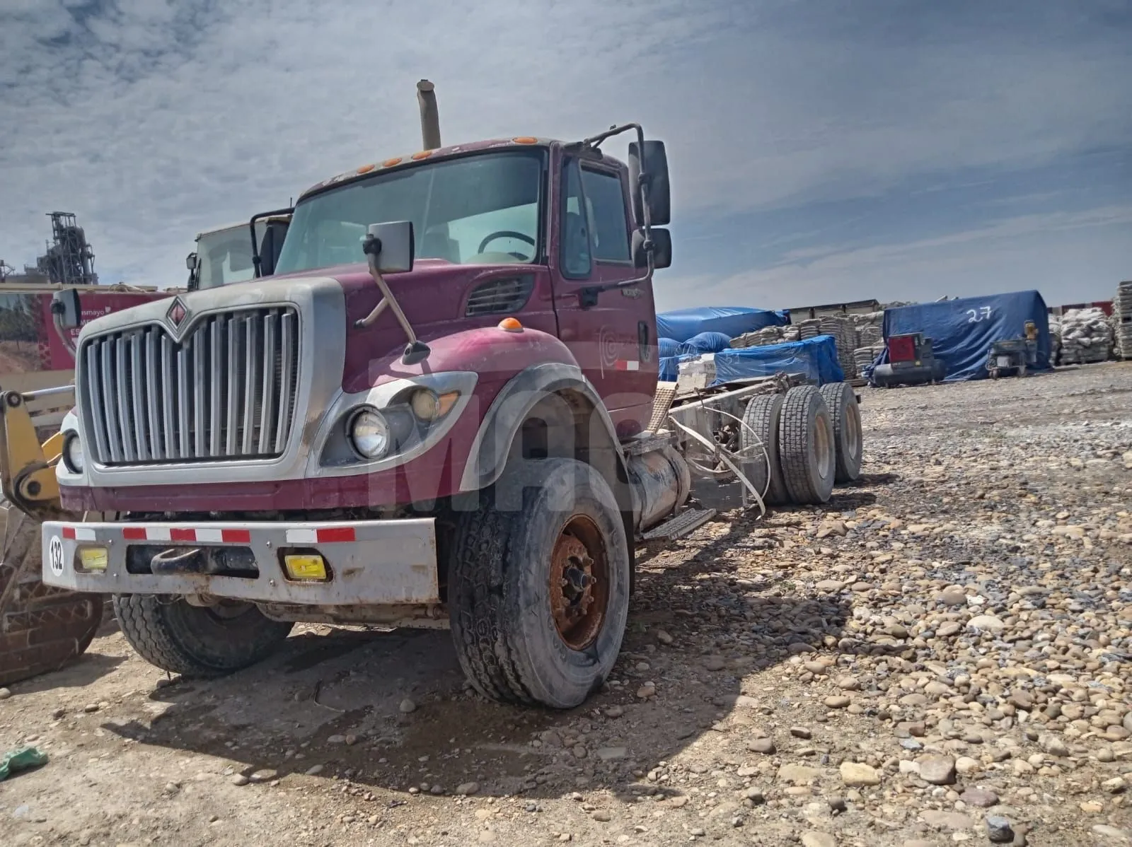 Volquete INTERNATIONAL 7600 SBA 6X4 (2013)