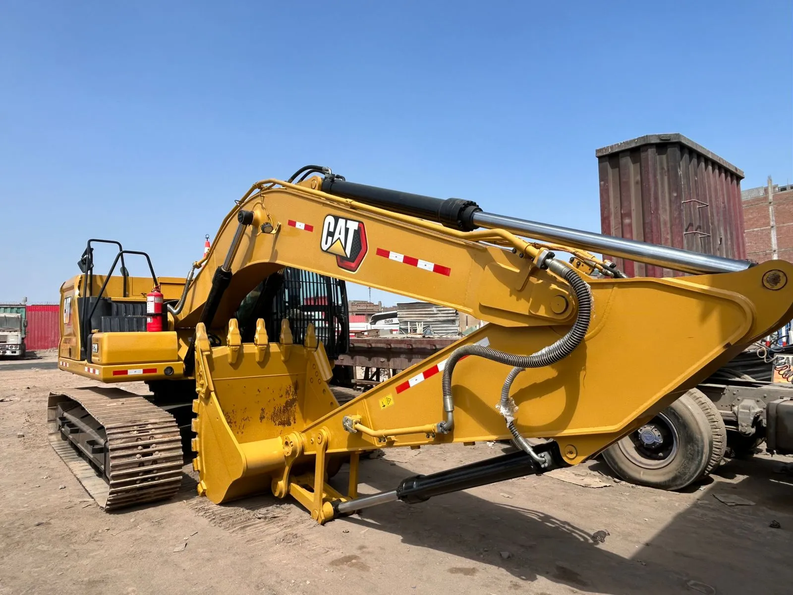 Excavadora sobre orugas CATERPILLAR 32ONG (2025)