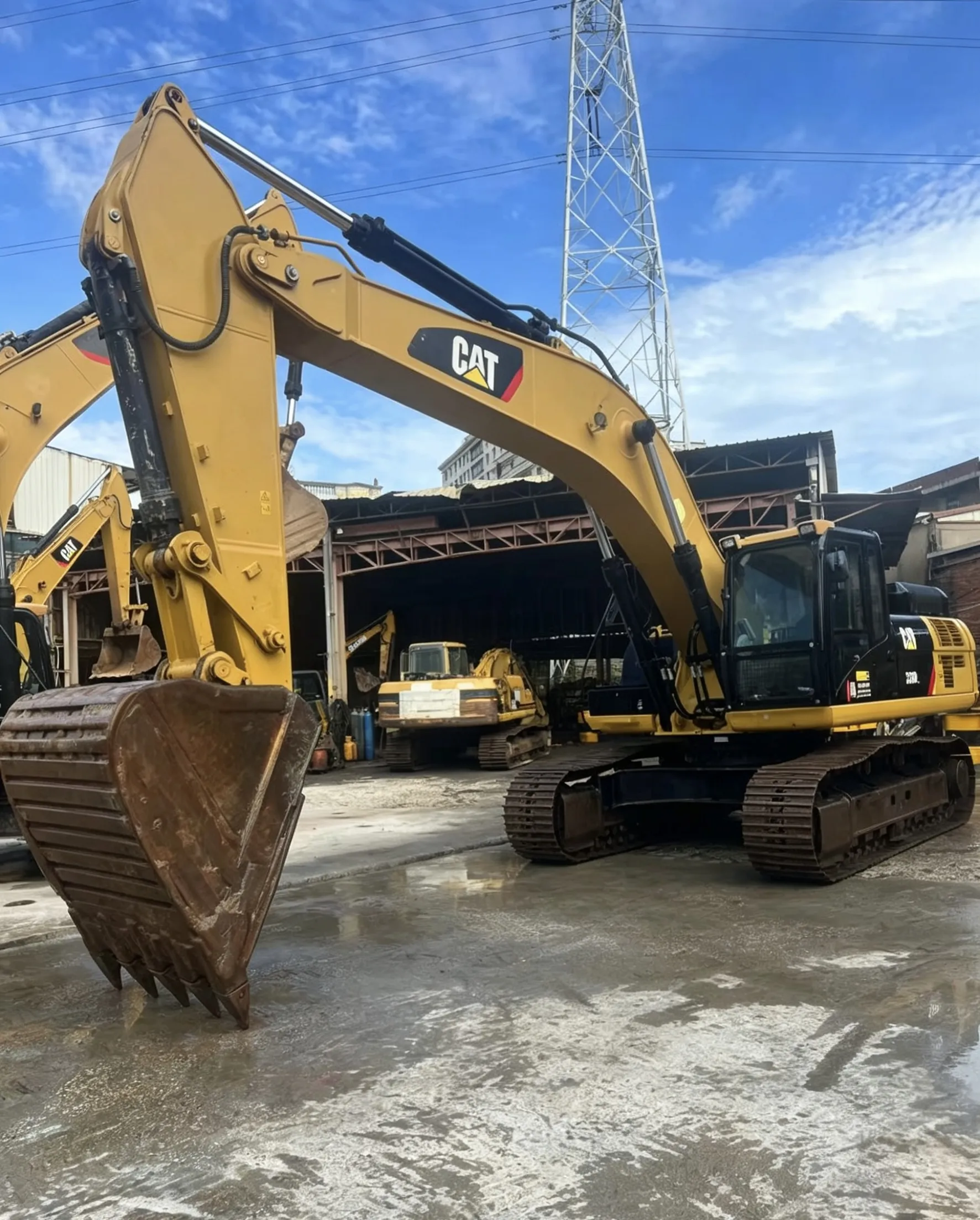 Excavadora sobre orugas CATERPILLAR 336D2 (2018)