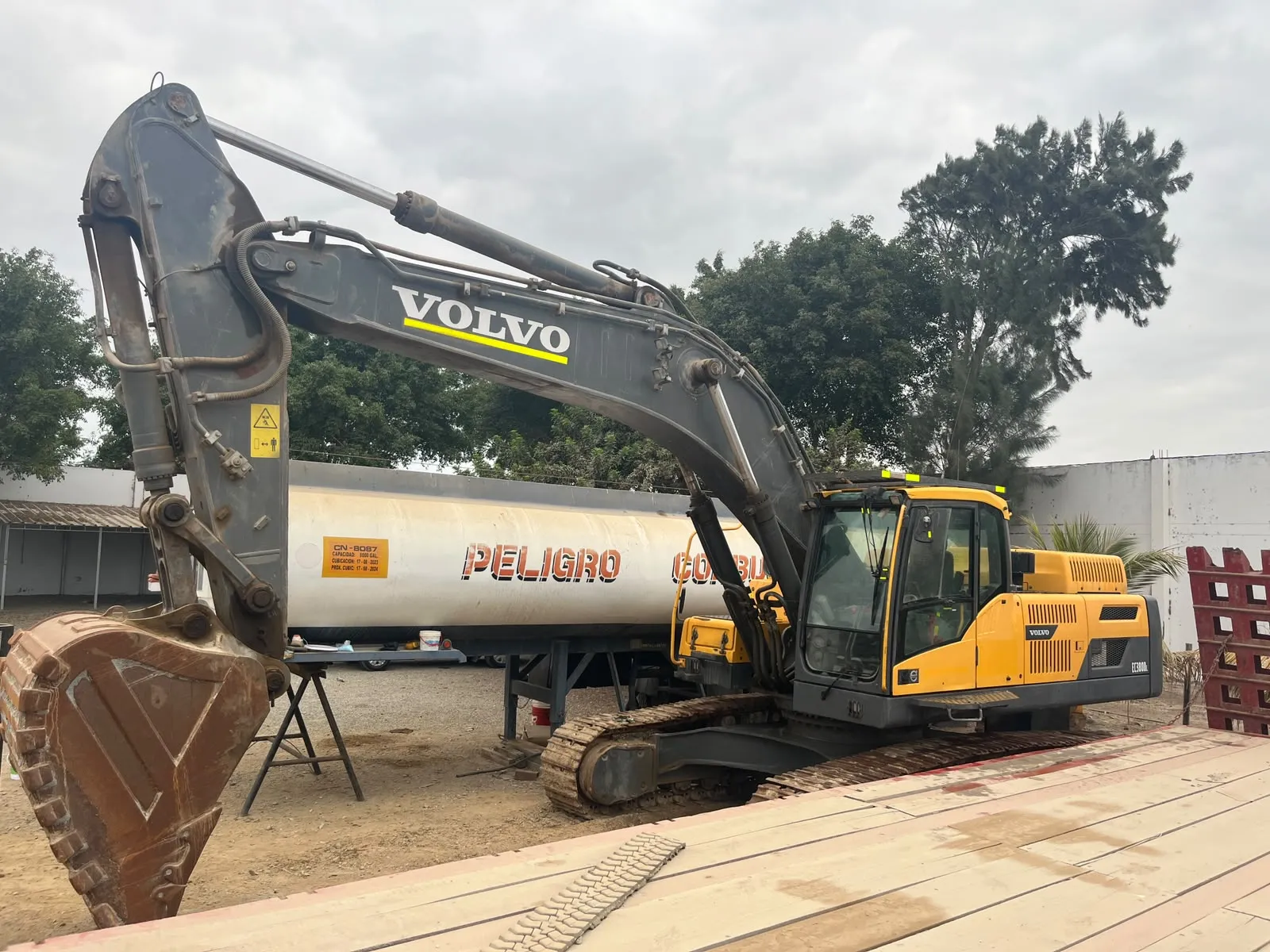 Excavadora sobre orugas VOLVO EC380DL (2021)