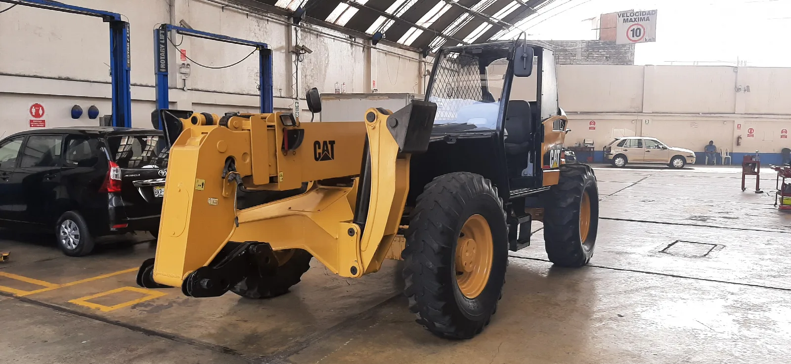 Telehandler CATERPILLAR TH560B (2005)