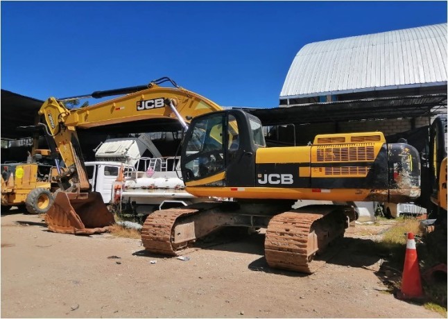 excavadora-sobre-orugas-jcb-js-330l-big-0