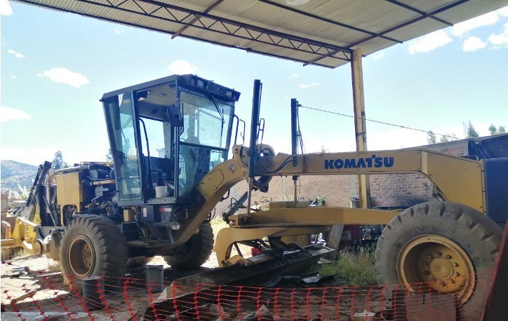 motoniveladora-komatsu-gd-675-3a-big-0