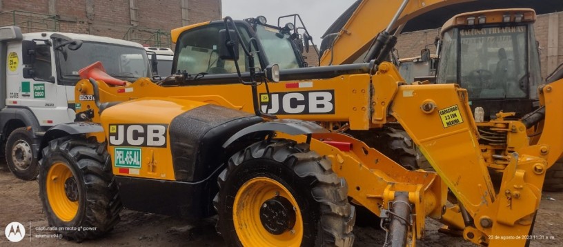 telehandler-jcb-533-105-big-0