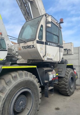 grua-hidraulica-terex-rt230-big-0