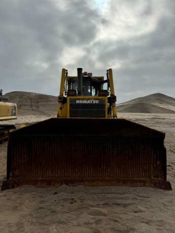 tractor-sobre-orugas-komatsu-d85ex-15e0-big-1