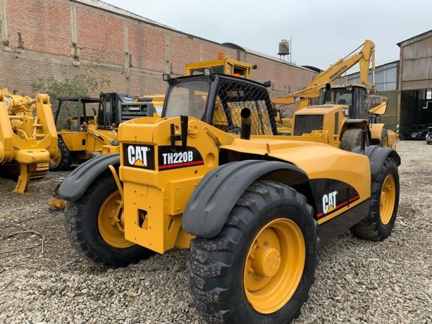 telehandler-caterpillar-th220b-big-0