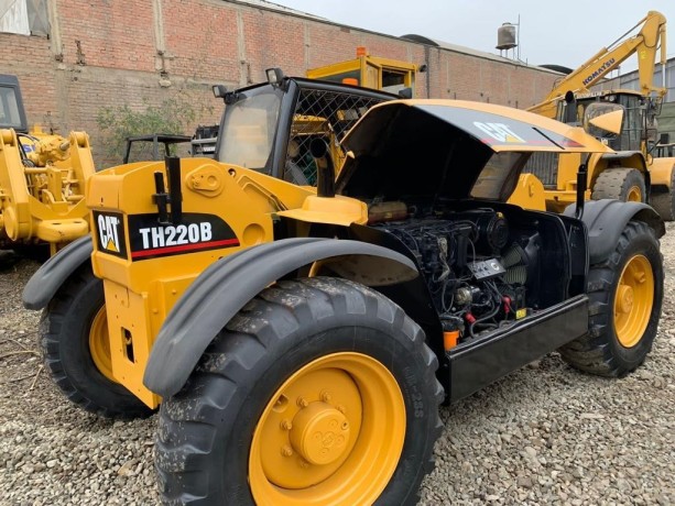 telehandler-caterpillar-th220b-big-2