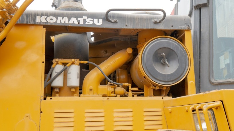 tractor-sobre-orugas-komatsu-d155ax-6-big-1